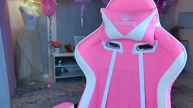 b4by LoL1 online show from November 28, 5:46 pm