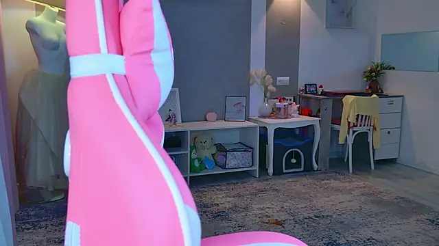 b4by LoL1 online show from November 30, 1:45 pm