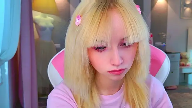 b4by LoL1 online show from February 8, 10:24 am