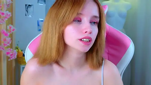 b4by LoL1 online show from April 29, 1:59 pm