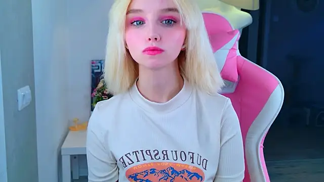 b4by LoL1 online show from April 13, 9:24 am