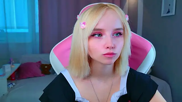 b4by LoL1 online show from March 15, 1:07 pm