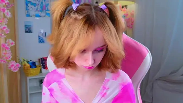 b4by LoL1 online show from May 18, 1:16 pm