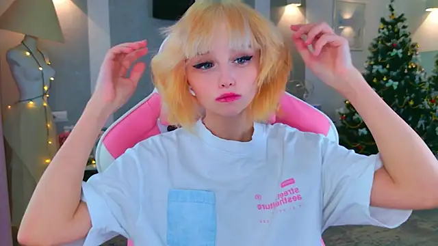 b4by LoL1 online show from January 12, 8:54 am