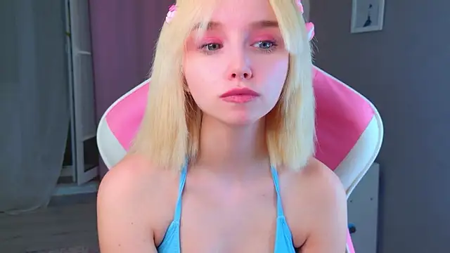 b4by LoL1 online show from March 27, 5:47 pm