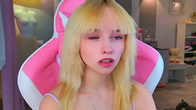 b4by LoL1 online show from February 9, 1:20 pm