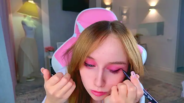 b4by LoL1 online show from December 2, 11:23 am