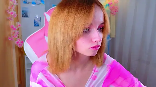 b4by LoL1 online show from May 15, 3:32 pm