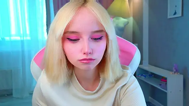 b4by LoL1 online show from March 20, 11:44 am