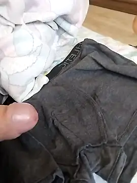 Snapshot of Grig1982 chatting on November 4, 6:50 am Grig1982 online show from November 4, 6:50 am