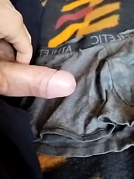 Snapshot of Grig1982 chatting on October 3, 3:35 pm Grig1982 online show from October 3, 3:35 pm