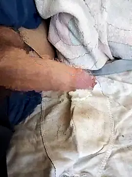 Snapshot of Grig1982 chatting on October 31, 7:27 am Grig1982 online show from October 31, 7:27 am