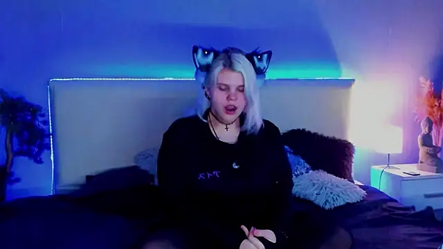 JoannLowe online show from March 9, 8:31 pm