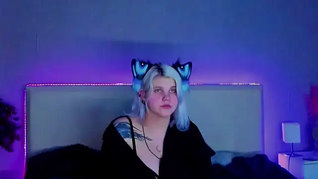 JoannLowe online show from March 3, 12:01 am