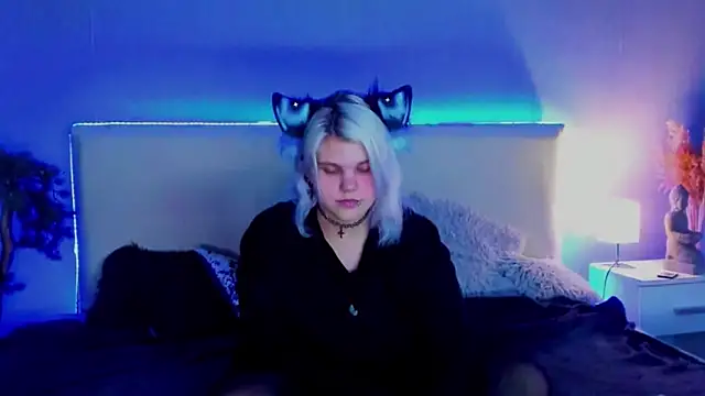 JoannLowe online show from March 9, 12:00 am
