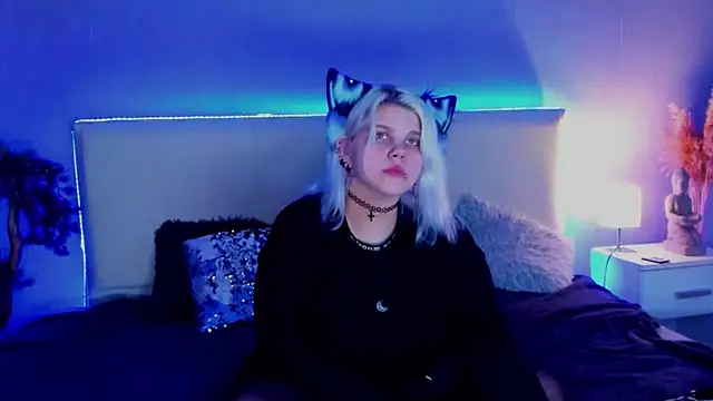 JoannLowe online show from March 10, 8:23 pm
