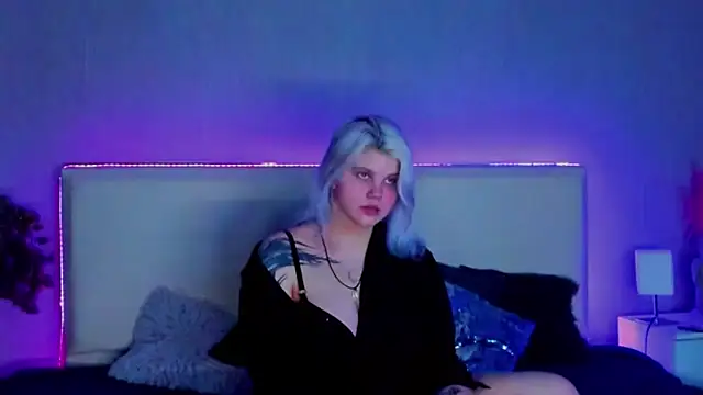 JoannLowe online show from February 25, 8:11 pm
