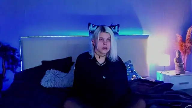 JoannLowe online show from March 19, 11:36 pm