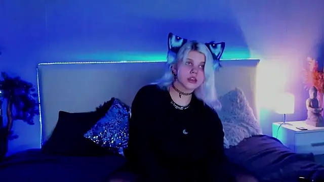 JoannLowe online show from March 11, 8:20 pm