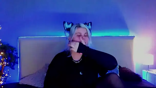 JoannLowe online show from March 6, 7:10 pm