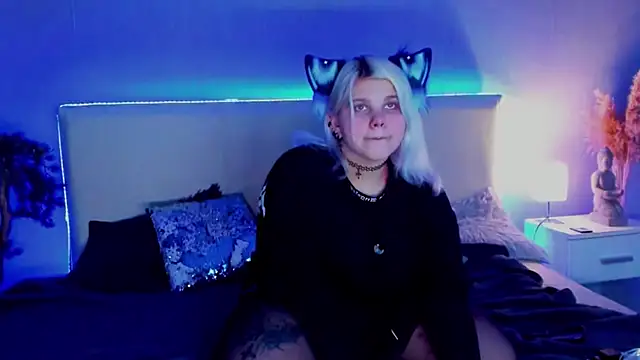 JoannLowe online show from March 11, 11:26 pm