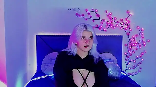 JoannLowe online show from March 18, 8:21 pm