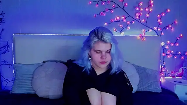 JoannLowe online show from November 17, 8:35 pm