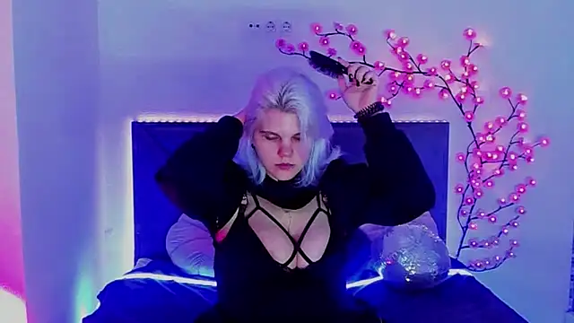 JoannLowe online show from March 23, 8:30 pm