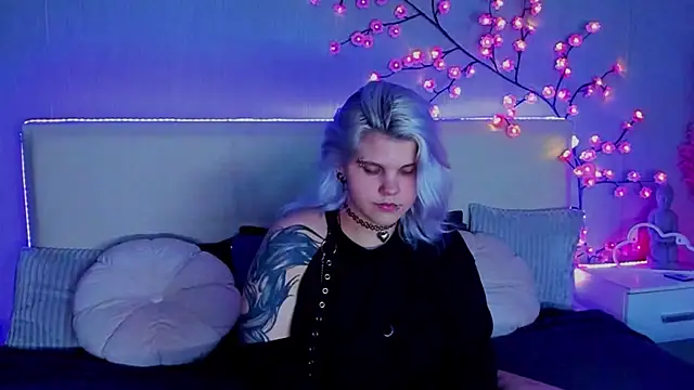 JoannLowe online show from September 24, 7:20 pm