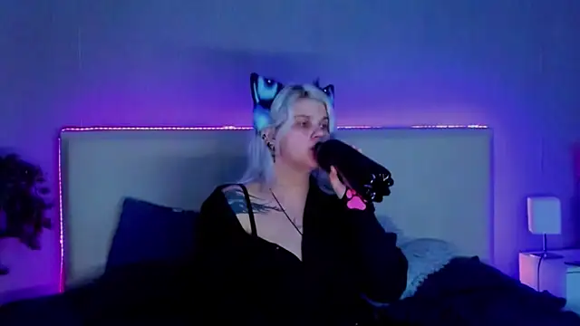 JoannLowe online show from March 2, 8:03 pm