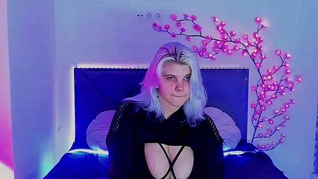 JoannLowe online show from February 23, 8:20 pm