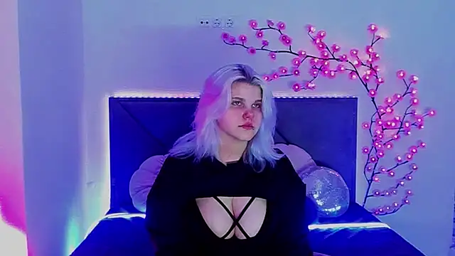 JoannLowe online show from April 8, 7:26 pm