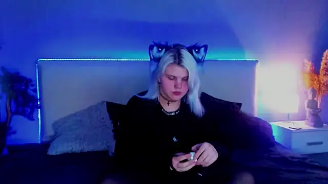 JoannLowe online show from March 21, 9:12 pm