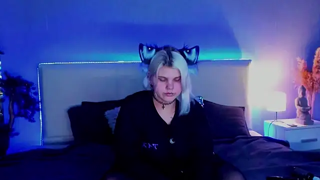 JoannLowe online show from March 18, 8:16 pm