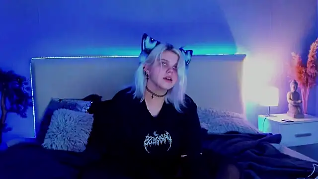 JoannLowe online show from March 15, 12:04 am
