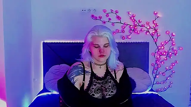 JoannLowe online show from April 14, 7:41 pm