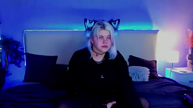 JoannLowe online show from March 7, 11:38 pm