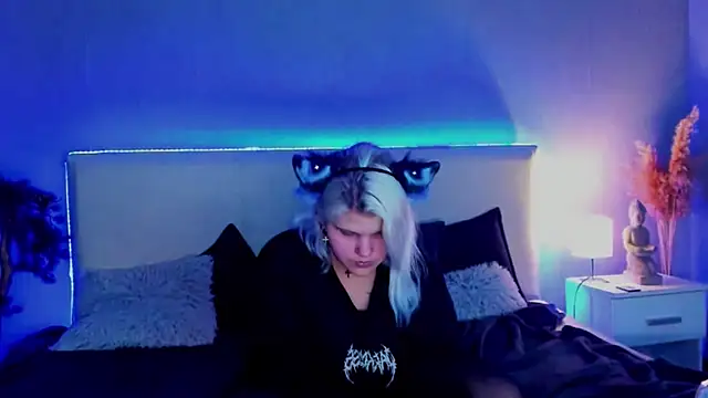JoannLowe online show from March 17, 12:21 am