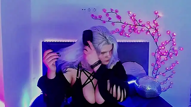 JoannLowe online show from March 19, 9:04 pm