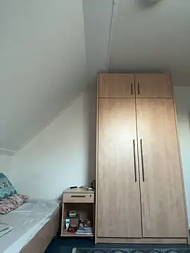 Snapshot of ferzancnr chatting on February 18, 7:21 am ferzancnr online show from February 18, 7:21 am