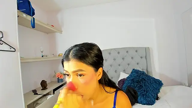 TianaReedd online show from October 17, 12:40 pm