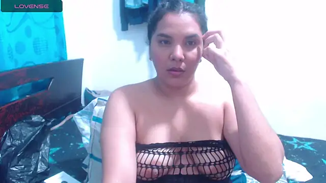 Snapshot of sinay024 chatting on February 7, 3:45 am sinay024 online show from February 7, 3:45 am
