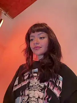 Ashley Chriss online show from January 5, 8:00 am