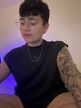 Ashley Chriss online show from March 1, 6:24 am