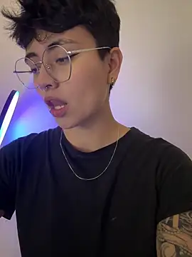 Ashley Chriss online show from March 9, 11:03 am
