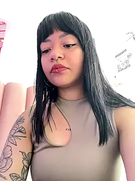 Ashley Chriss online show from October 5, 2:30 pm