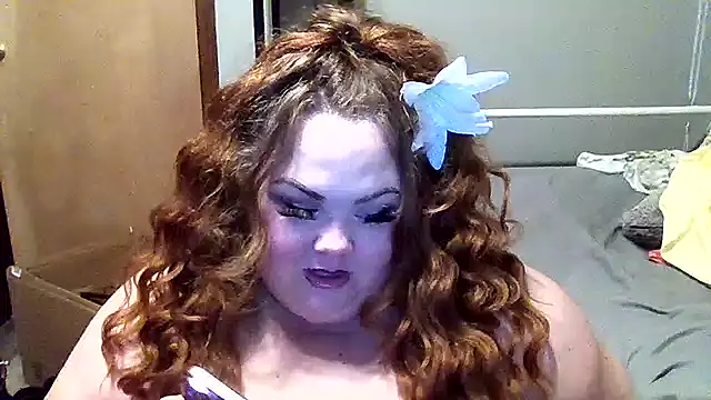 Snapshot of _GodessIsabella_97 chatting on November 6, 8:40 am GodessIsabella 97 online show from November 6, 8:40 am