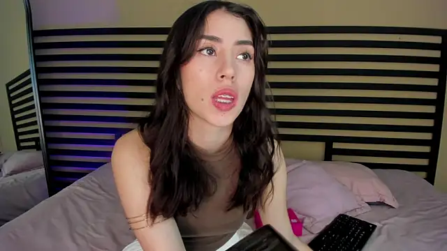 Catyloves online show from November 8, 9:40 pm