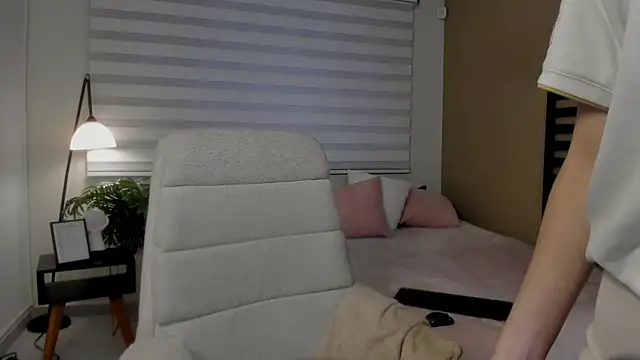 Catyloves online show from May 4, 10:23 pm