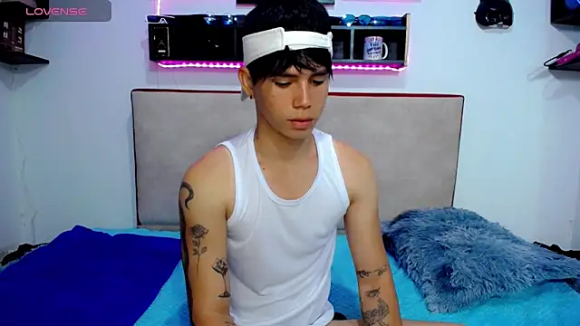 Snapshot of Tayson_Rivers chatting on March 4, 9:00 pm Tayson Rivers online show from March 4, 9:00 pm